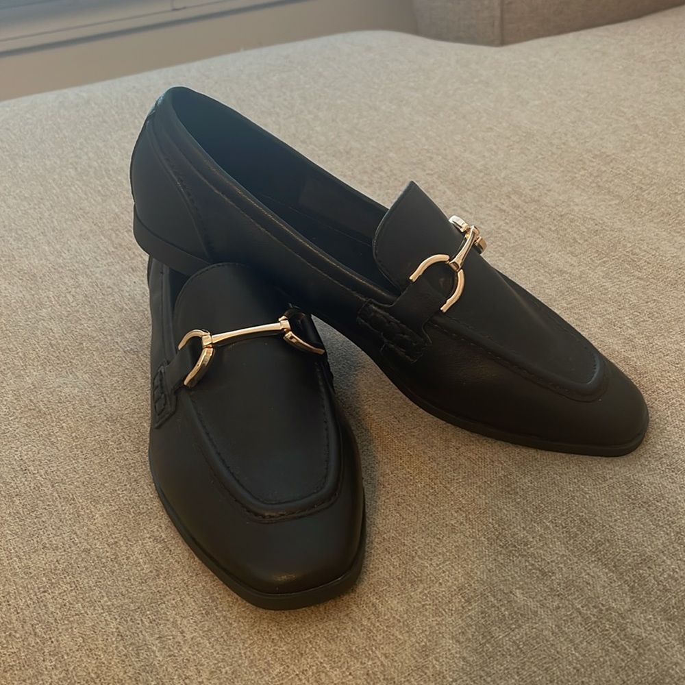 Steve Madden Carrine Leather Loafers Equestrian Gold Hardware Black. Size 8. New